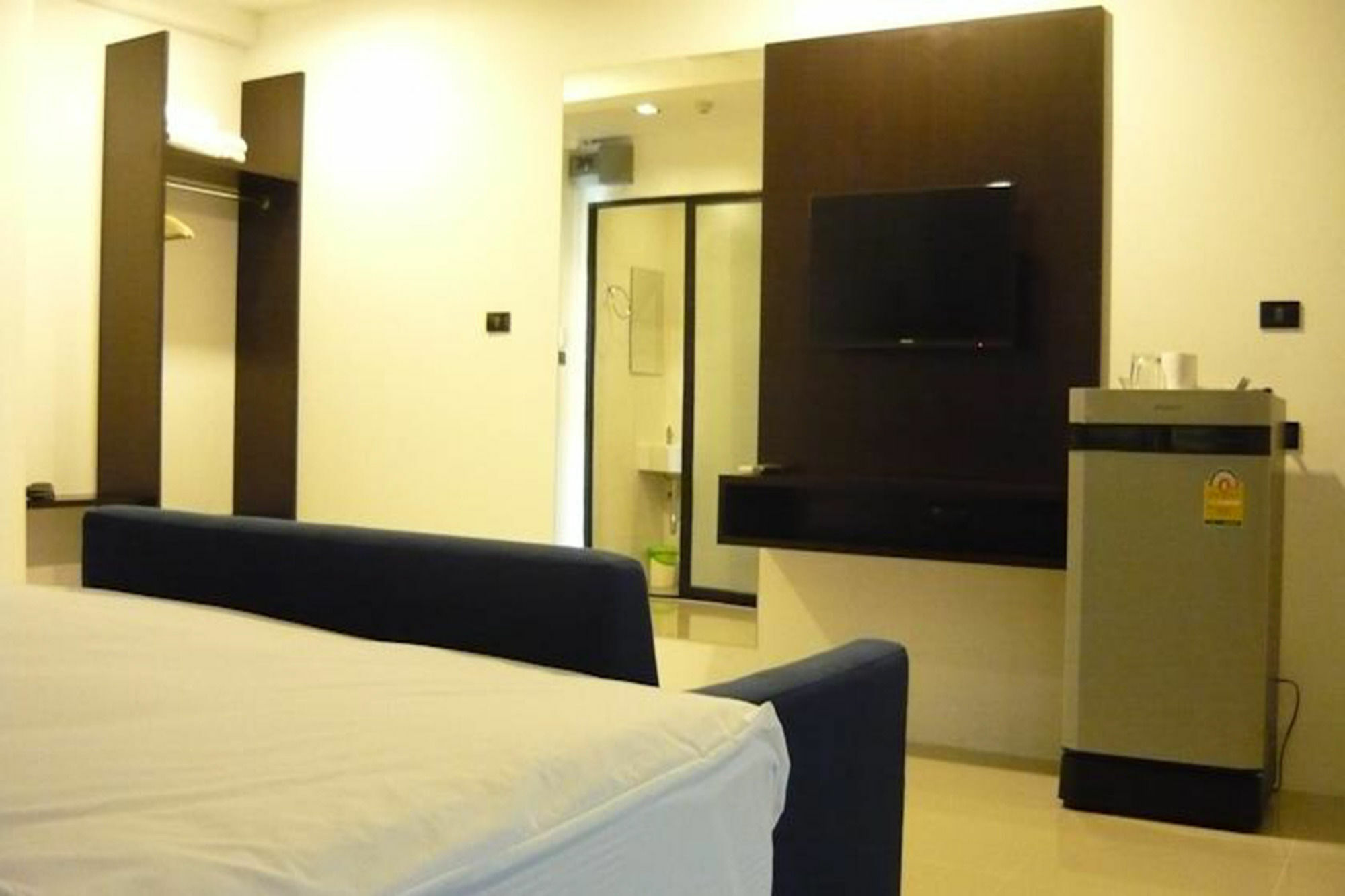 Izen Budget Hotel & Residence Rayong Extérieur photo